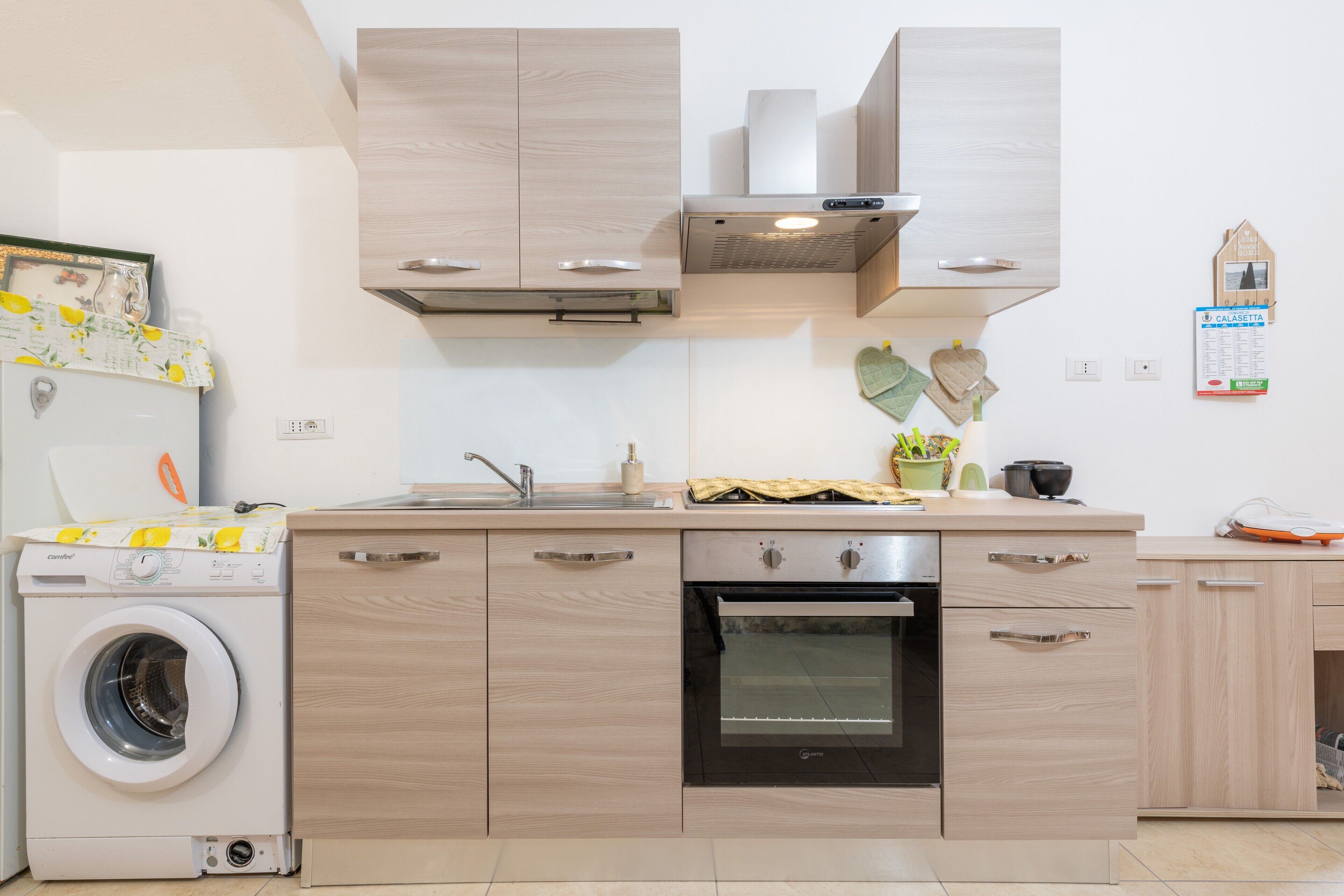 Fridge, oven, stovetop, coffee/tea maker