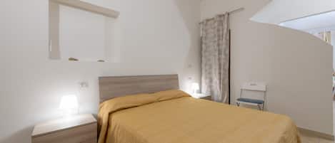 2 bedrooms, iron/ironing board, bed sheets