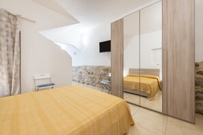 2 bedrooms, iron/ironing board, bed sheets
