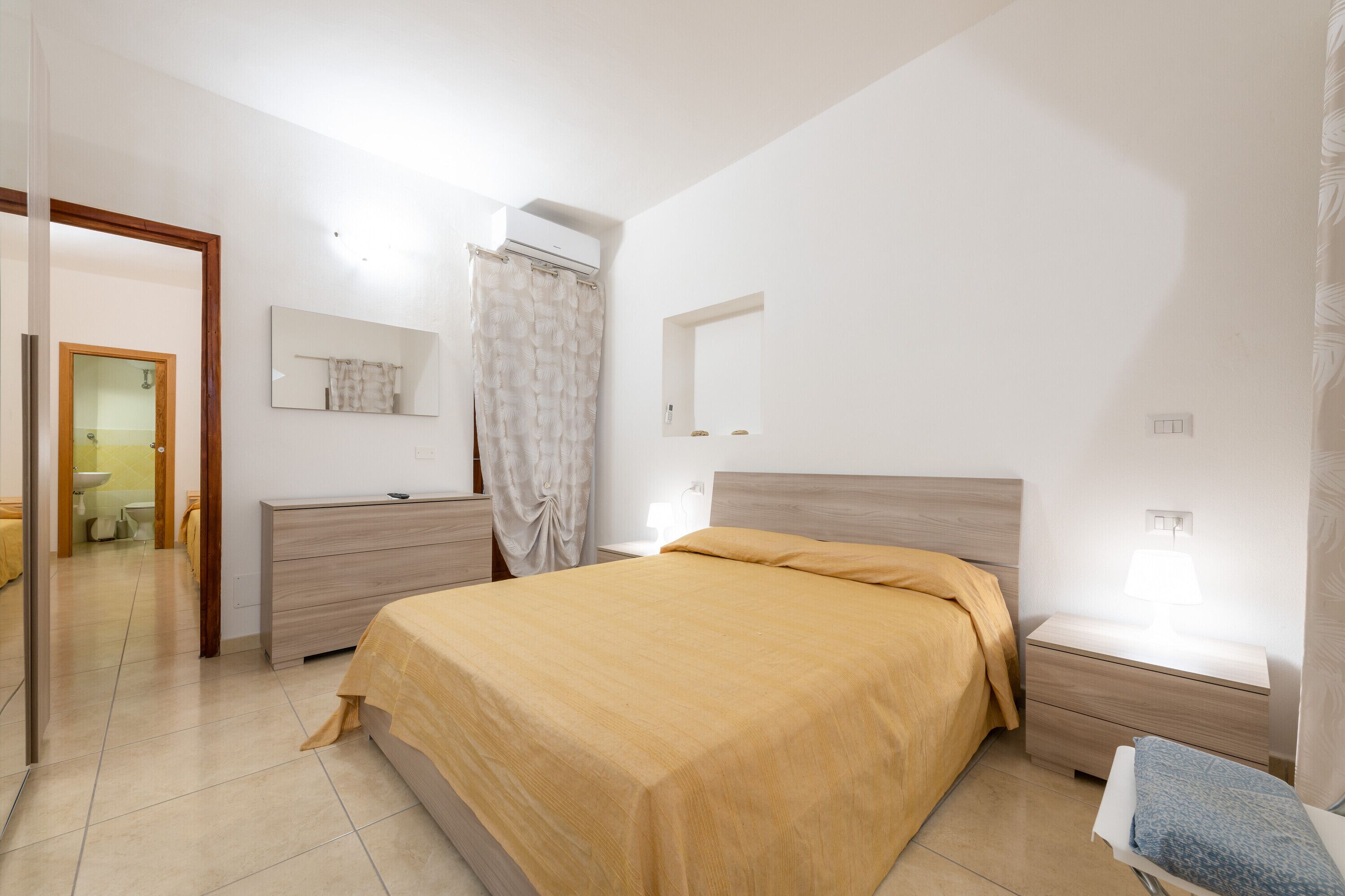 2 slaapkamers, een strijkplank/strijkijzer, beddengoed