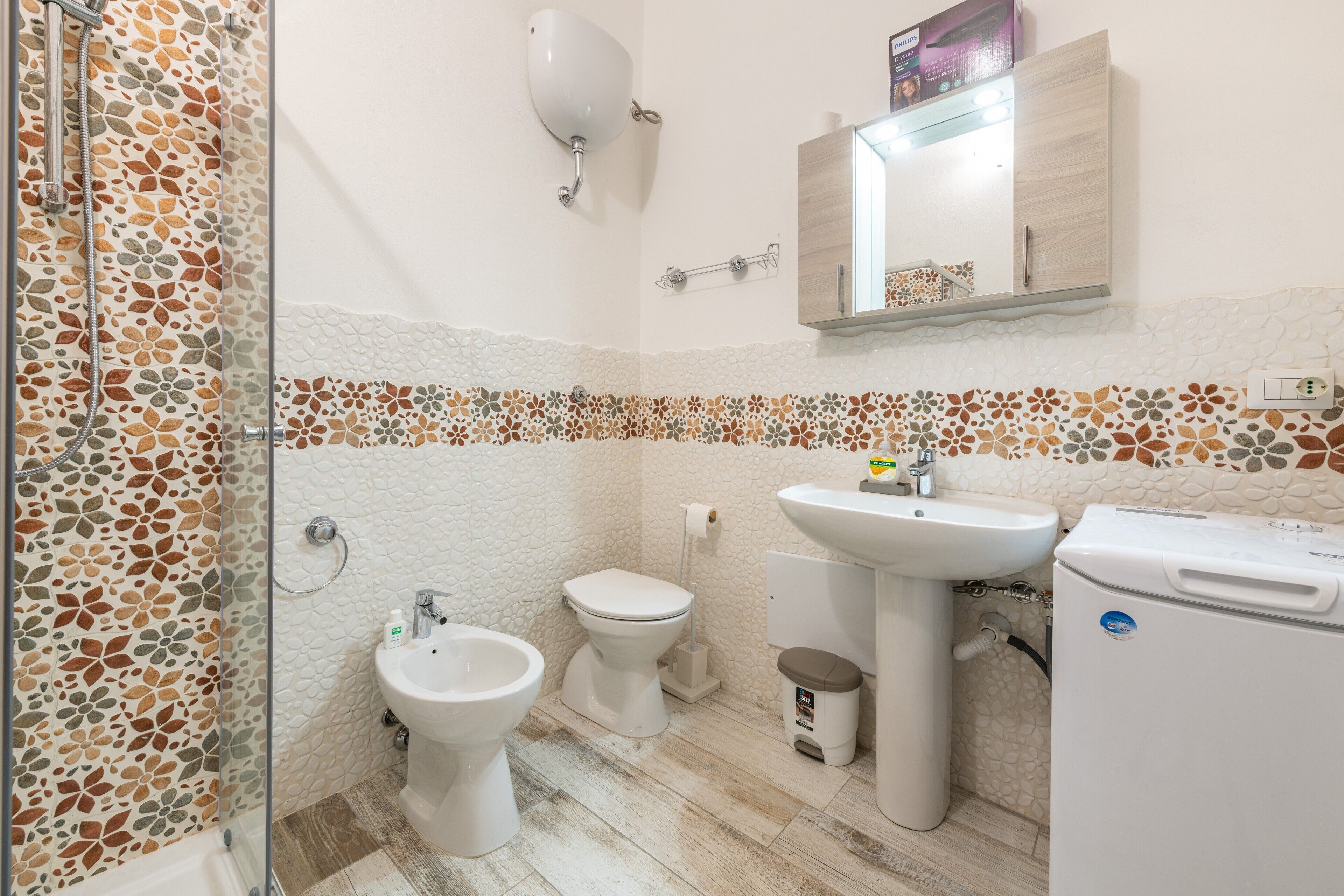 Shower, free toiletries, hair dryer, towels