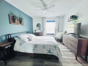 1 quarto, escrivaninha, ferros/tábuas de passar roupa, Wi-Fi de cortesia