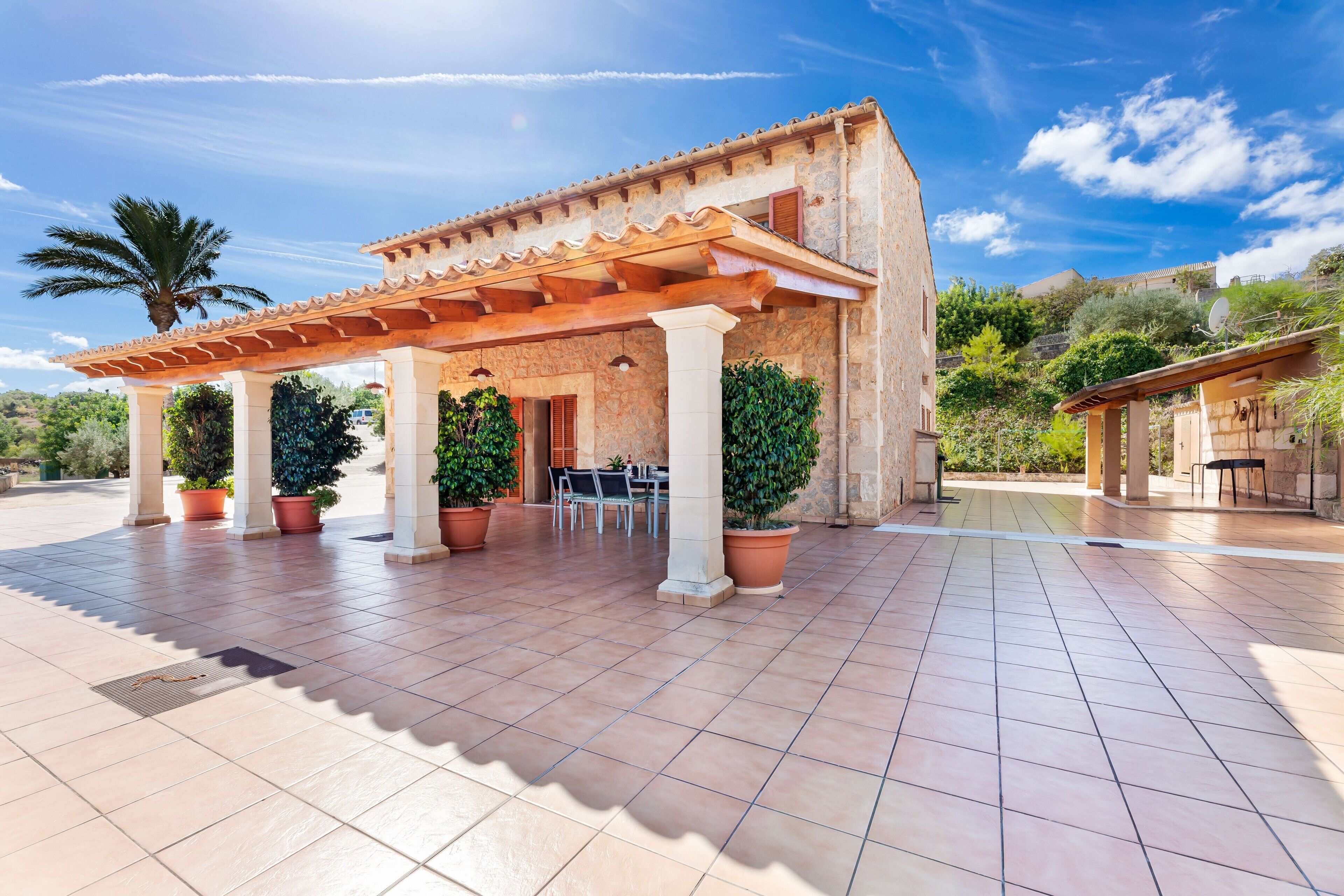 屋外ダイニングエリア