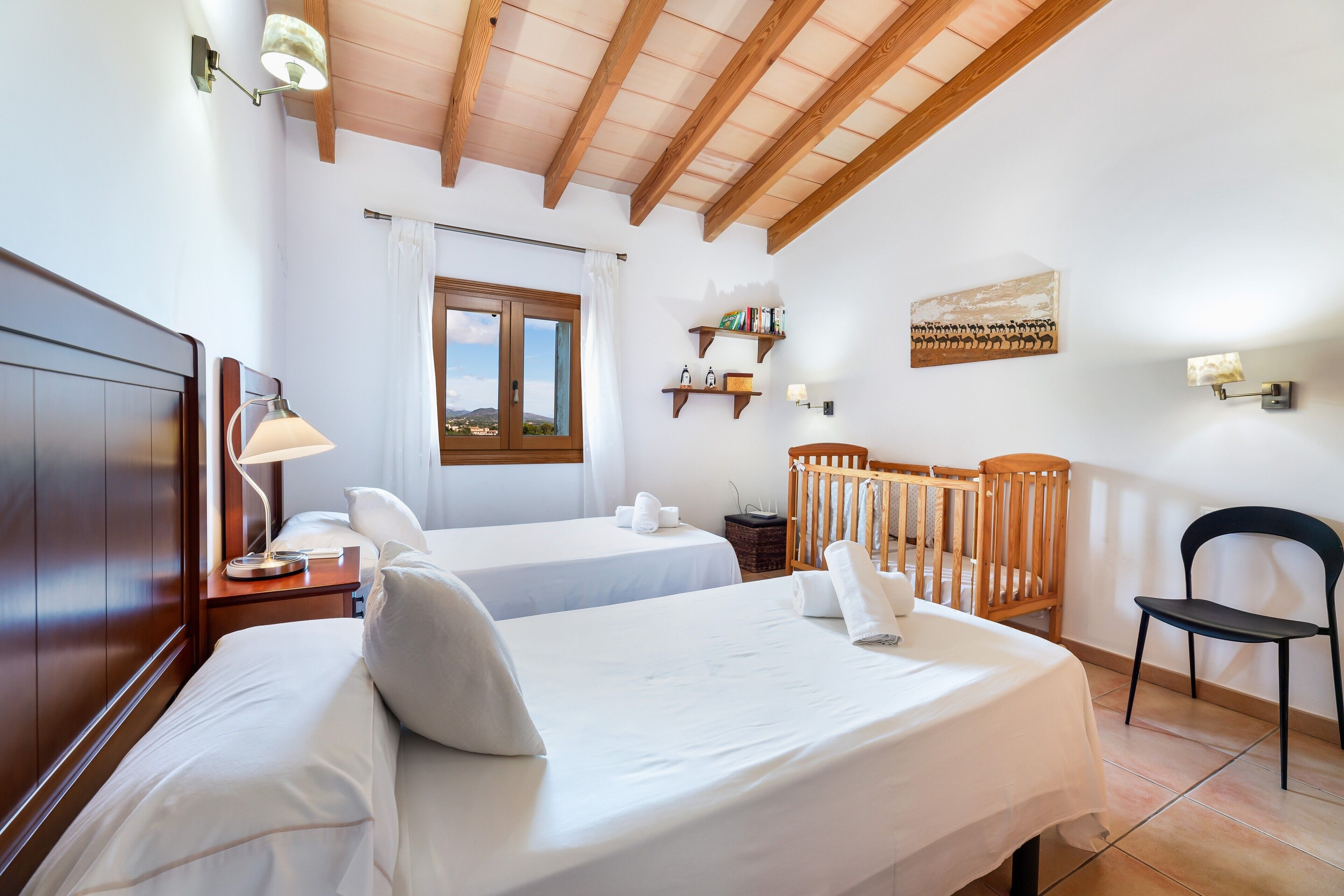 3 室のベッドルーム、アイロン / アイロン台、WiFi (無料)、ベッドシーツ