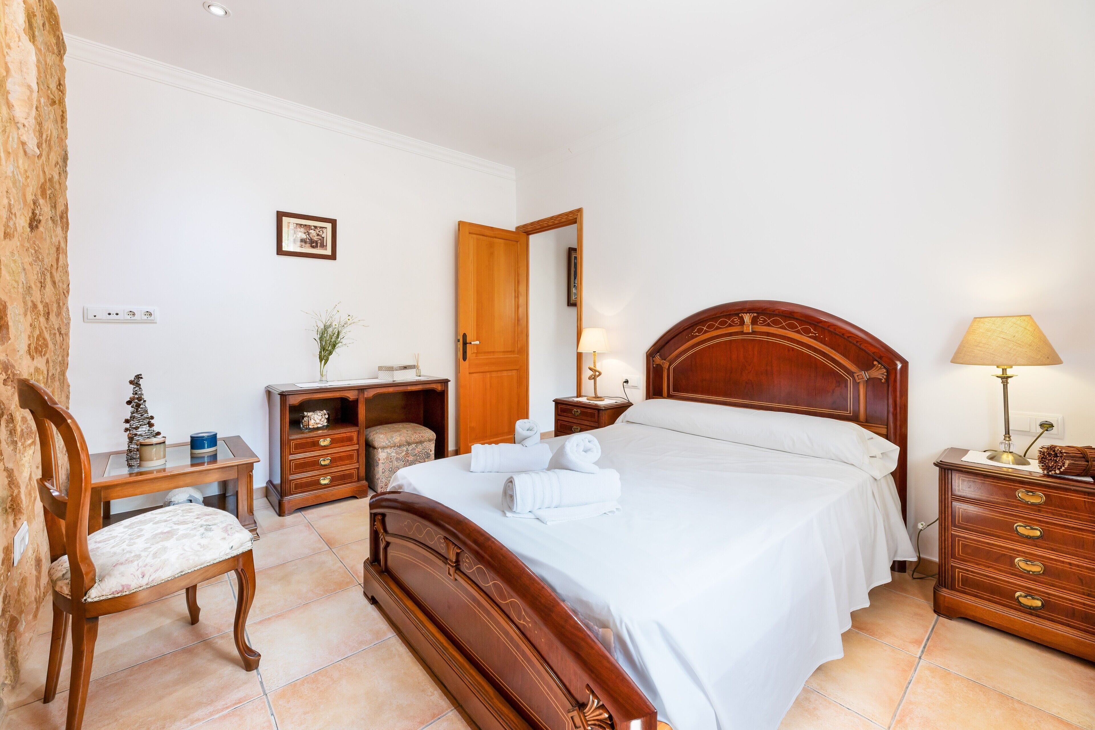 3 bedrooms, iron/ironing board, free WiFi, bed sheets