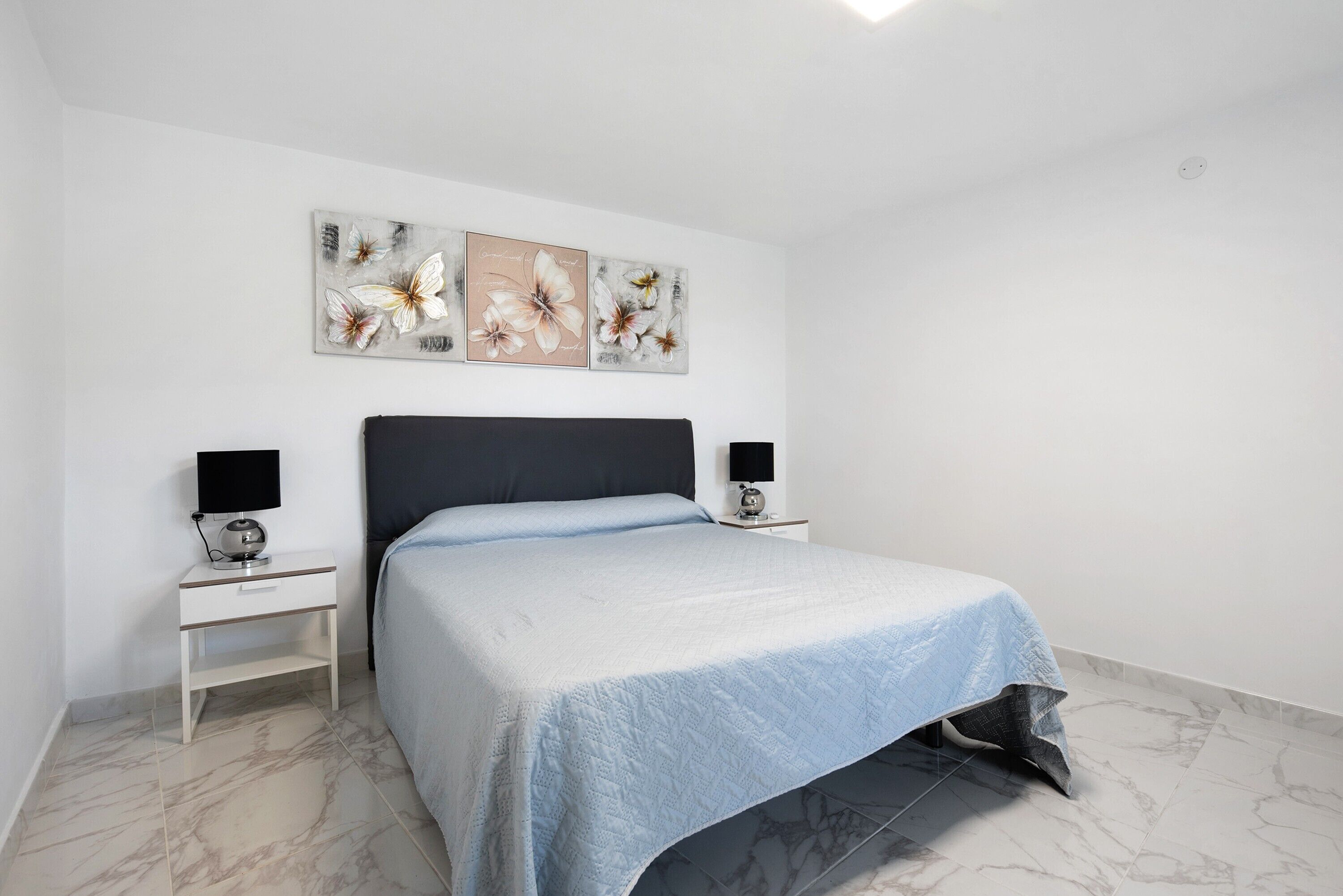 2 makuuhuonetta, silitysrauta/-lauta, ilmainen Wi-Fi, vuodevaatteet