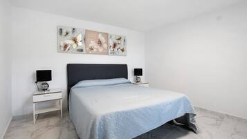 2 makuuhuonetta, silitysrauta/-lauta, ilmainen Wi-Fi, vuodevaatteet