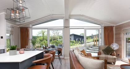 Saffron Lodge, 24 Roadford Lake Lodges