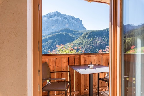 Apartment Ciasa Raut Suite Ramei with Mountain View, Garden & Wi-Fi