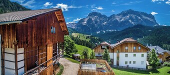 Apartment Ciasa Raut App Valüz with Mountain View, Garden & Wi-Fi