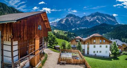 Appartement Ciasa Raut App ValĂŒz avec vue sur les montagnes, jardin & Wi-Fi