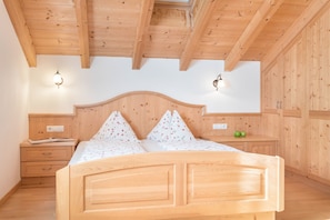 1 bedroom, free WiFi, bed sheets - Apartment Ciasa Raut App Tamà with Mountain View, Balcony & Wi-Fi (La Val)