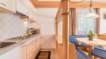 Réfrigérateur, plaque de cuisson, cafetiÚre/bouilloire