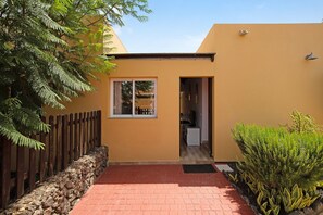 Exterior - Vacation Home 'Casa Yoaki' with Terrace & Wi-Fi (Corralejo)