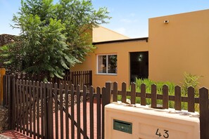Exterior - Vacation Home 'Casa Yoaki' with Terrace & Wi-Fi (Corralejo)