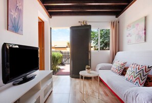 TV - Vacation Home 'Casa Yoaki' with Terrace & Wi-Fi (Corralejo)