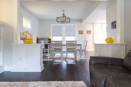 3BR Dogtown Bungalow |Office + Bar