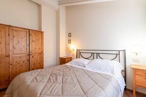 2 habitaciones, tabla de planchar con plancha y wifi gratis 