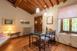 Dining - Villa 'La Tinaia Il Sole Verde' with Shared Pool and Wi-Fi (Bucine)