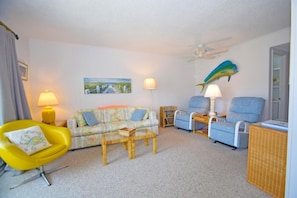 Condo, 2 Bedrooms | Living area