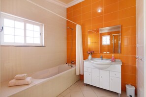 Badewanne, Haartrockner