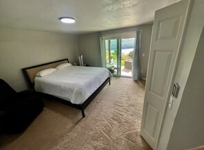 4 Schlafzimmer, Schreibtisch, Bügeleisen/Bügelbrett, Reisekinderbett