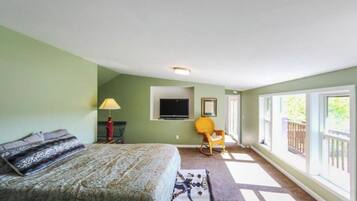 4 bedrooms, desk, iron/ironing board, travel cot