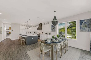 Dining - Coming in Hot! Rooftop Views, Pool and Spa! (Holmes Beach)