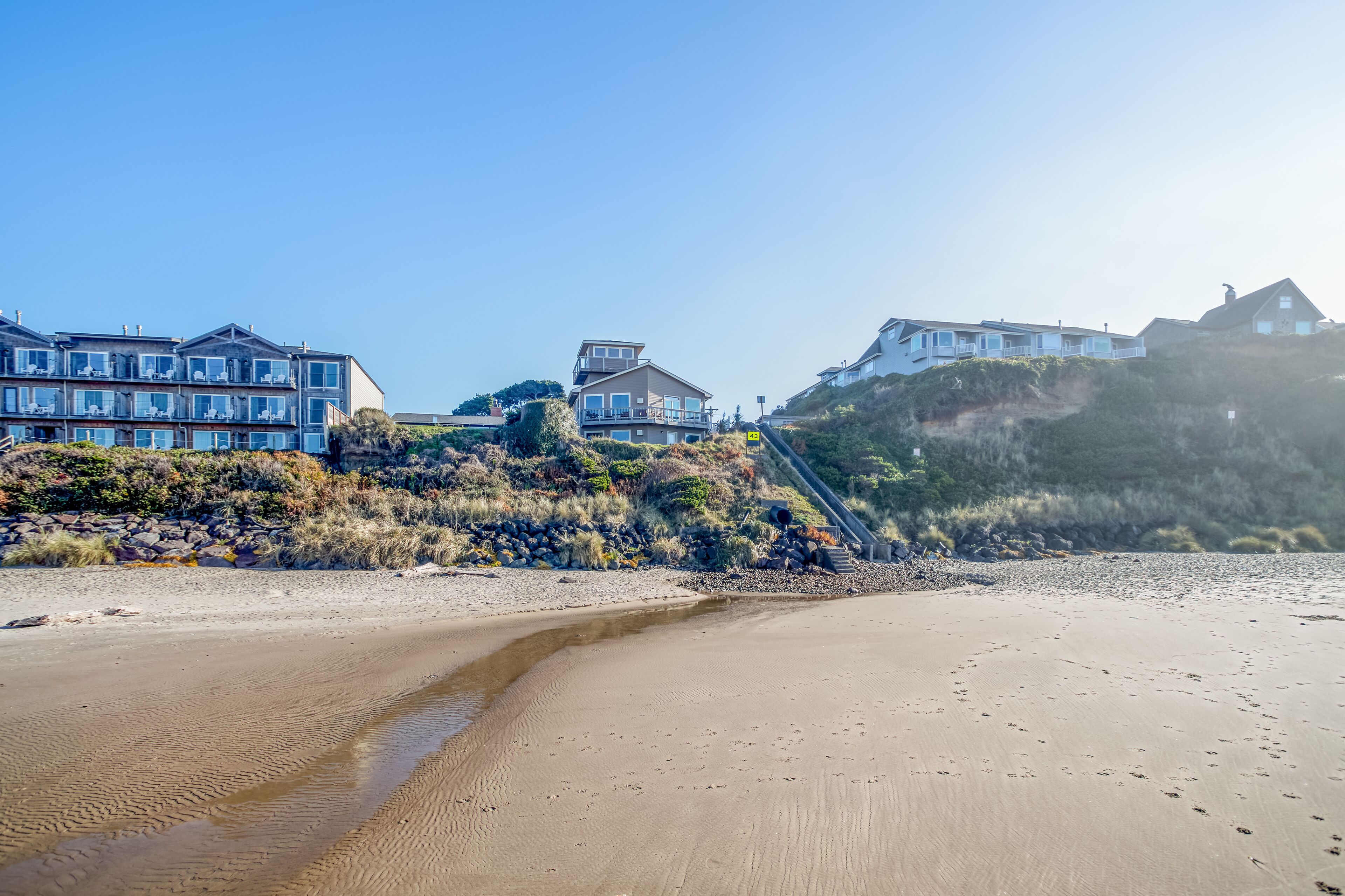 Huge, Luxury Oceanfront Home has Two Great Rooms for Large Groups!