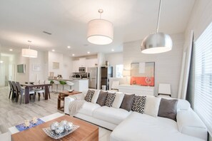 Smart TV - Last Minute Disney Getaway! Townhouse with Private Pool. Book Now! #17064 (Orlando)