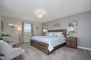 5 bedrooms, iron/ironing board, WiFi, bed sheets
