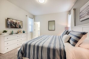 5 bedrooms, iron/ironing board, WiFi, bed sheets