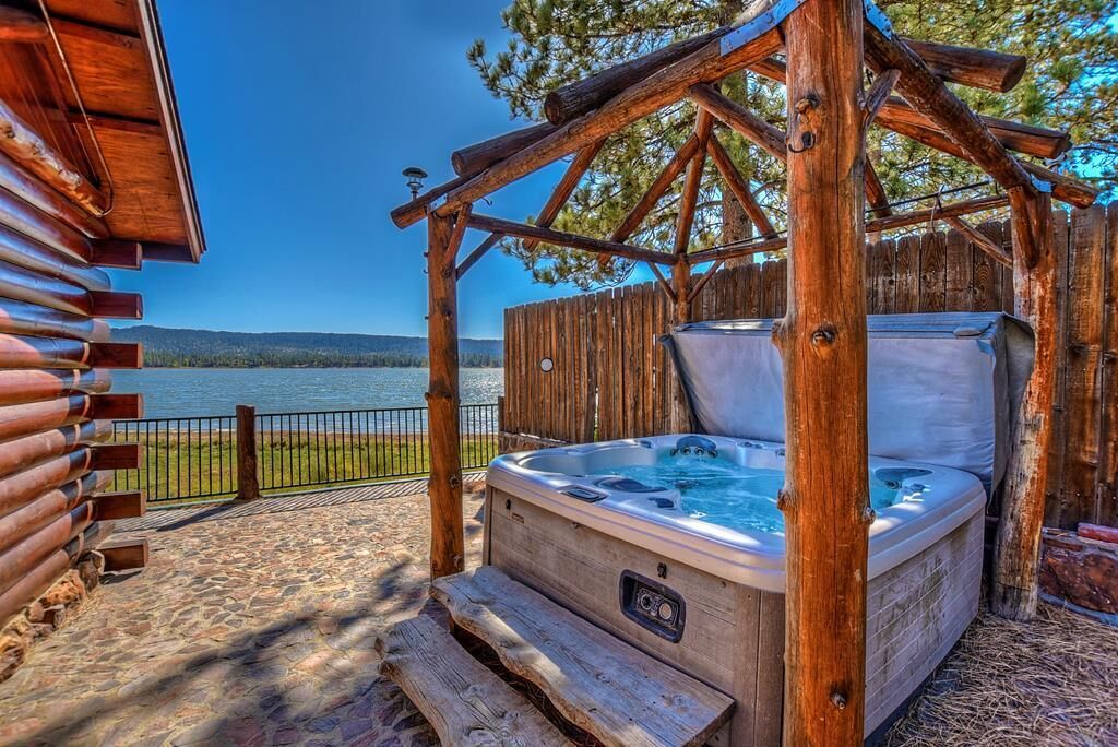 Beautiful lakefront estate, hot tub, 180-degree views, game room, and BBQ grill!