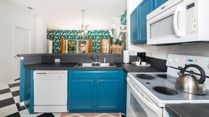 House, Multiple Beds, Balcony | Private kitchen | Fridge, microwave, oven, stovetop - Tropical Lux (Kissimmee)