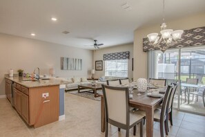Dining - Last Minute Disney Getaway! Townhouse with Private Pool. Book Now! #17402 (Orlando)