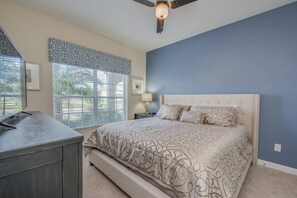 4 bedrooms, iron/ironing board, WiFi, bed sheets - Last Minute Disney Getaway! Townhouse with Private Pool. Book Now! #17402 (Orlando)