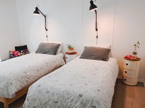 3 bedrooms, desk, iron/ironing board, travel crib