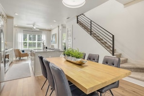 Interior - Mission House - 2.5 mi to UofA and DT Fayetteville (Fayetteville)