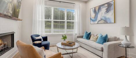 Télévision, cheminée