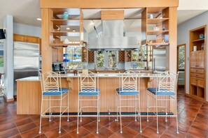 Dining - Sailors Cove: Private Pool | Indoor Putting Green (Corolla)