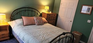 4 bedrooms, desk, free WiFi, bed sheets - Beautiful Family home with access to Red Mill Pond (Milton)