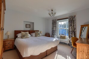 4 Schlafzimmer, Bügeleisen/Bügelbrett, kostenloses WLAN, Bettwäsche