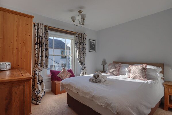 4 chambres, fer et planche à repasser, accès au Wi-Fi (inclus)