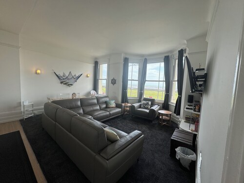 Beach Front 2 Bedroom Apartment with Uninterrupted Sea Views