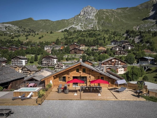 Exterior - Wifi, 20m from ski slopes, 2nd floor, view mountain, terrace, balcony, tv, ski locker, 138m² (Le Grand-Bornand)