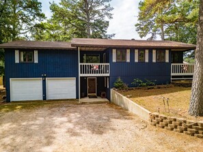 Exterior - 3 bdm house 1 mile to SDC! Sleeps 8! (Branson)