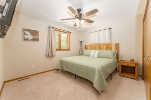 3 bedrooms, free WiFi, bed sheets - 3 bdm house 1 mile to SDC! Sleeps 8! (Branson)