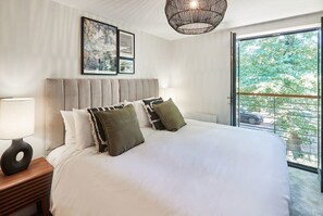 2 soverom, skrivebord, strykejern/-brett og wi-fi (inkludert)