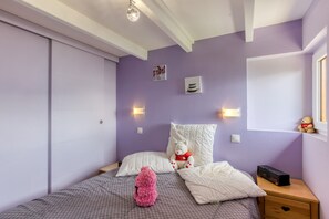 4 chambres, fer et planche à repasser, accès au Wi-Fi (inclus)