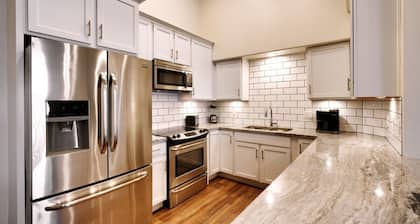 2K Top Floor Moab RedCliff Condo, POOL & HOT TUB